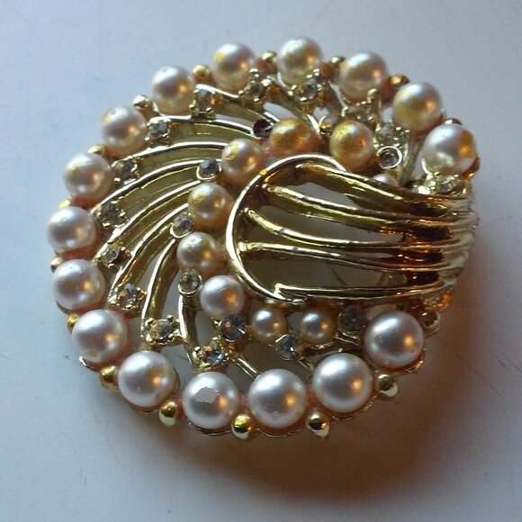 Vintage Brooch Gold Pearls And Clear Stones 1 3/4" Across - Picture 5 of 5
